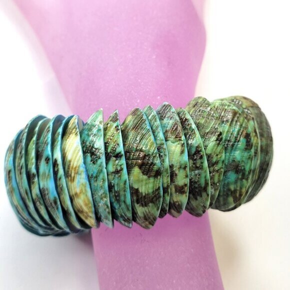 Chunky Green Sea Shell Stretch Bracelet - Picture 1 of 8